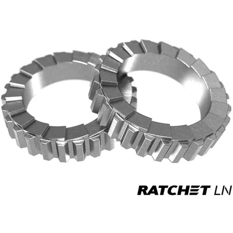 DT Swiss M1900R 29in Front Wheel in Black-1