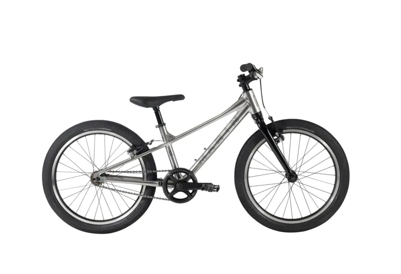 Marin Coast Trail 20 1 in Silver/Black