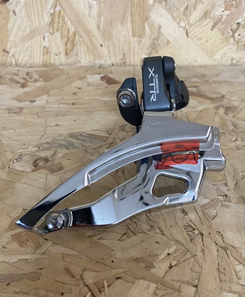 Shimano XTR Front Derailleur 3 x 9 High Clamp/Top Pull 28.6 mm in Grey-1