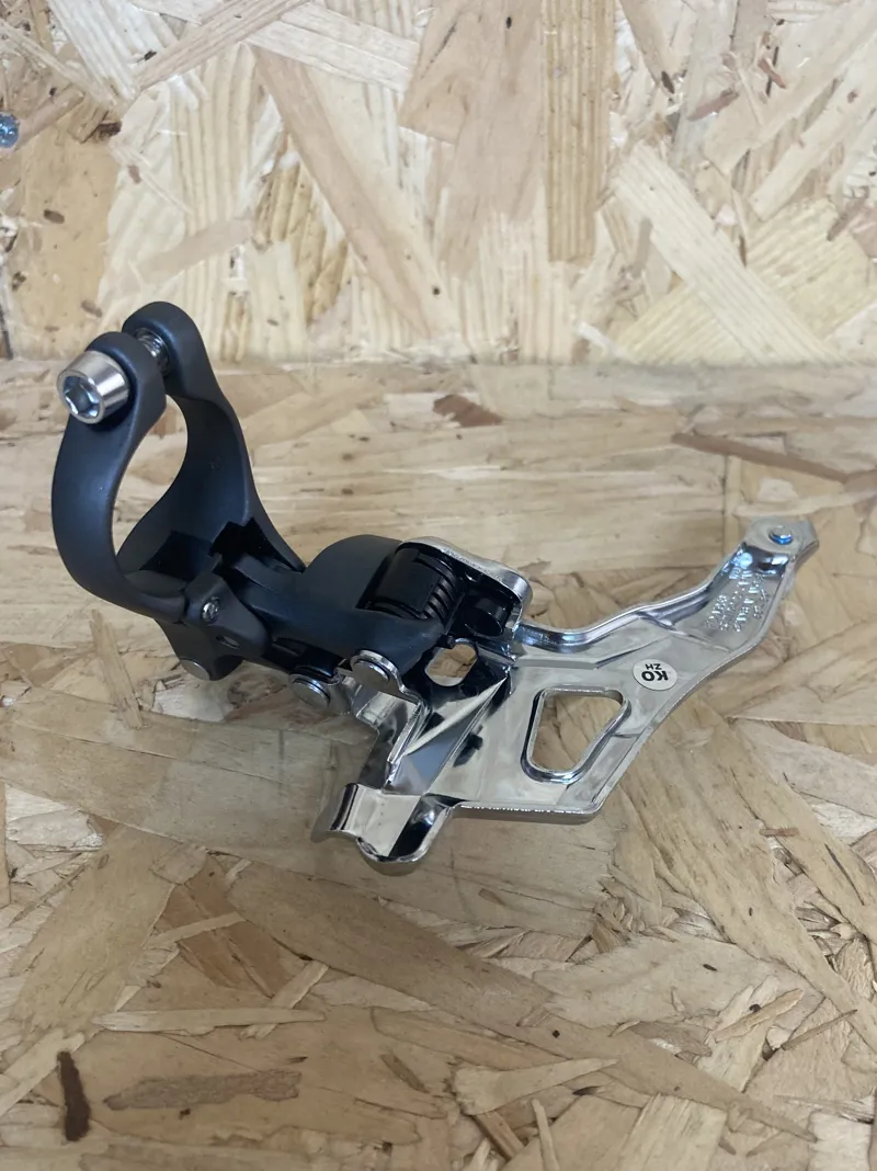Shimano XTR Front Derailleur 3 x 9 High Clamp/Top Pull 28.6 mm in Grey-3