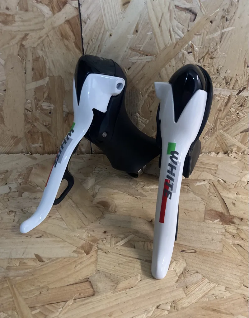 Microshift SB-R102 W Dual Control Levers Shimano Compatible in White-2