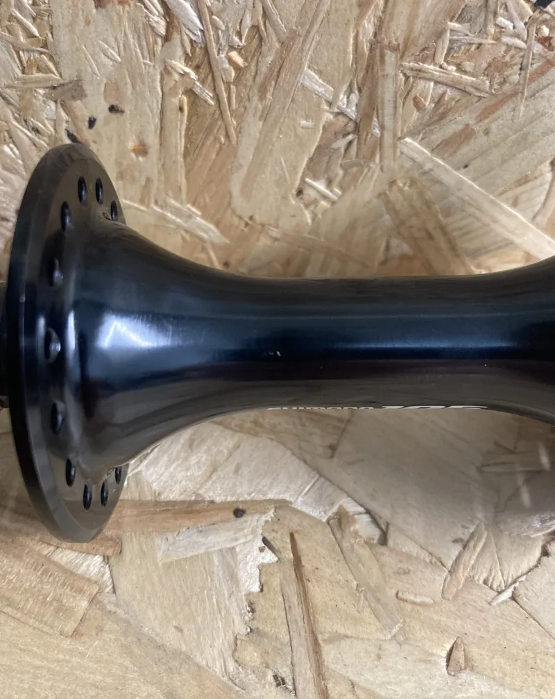 Shimano 105 HB-5501-A Front Hub 32H in Black NOS-2