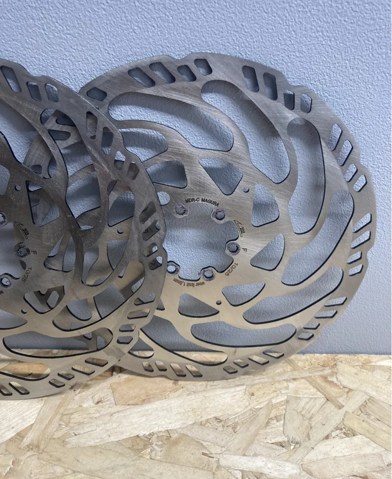 Magura MT7 4 Pot Disc Brakeset inc 203mm MDR-C Rotors in Black/Grey-5