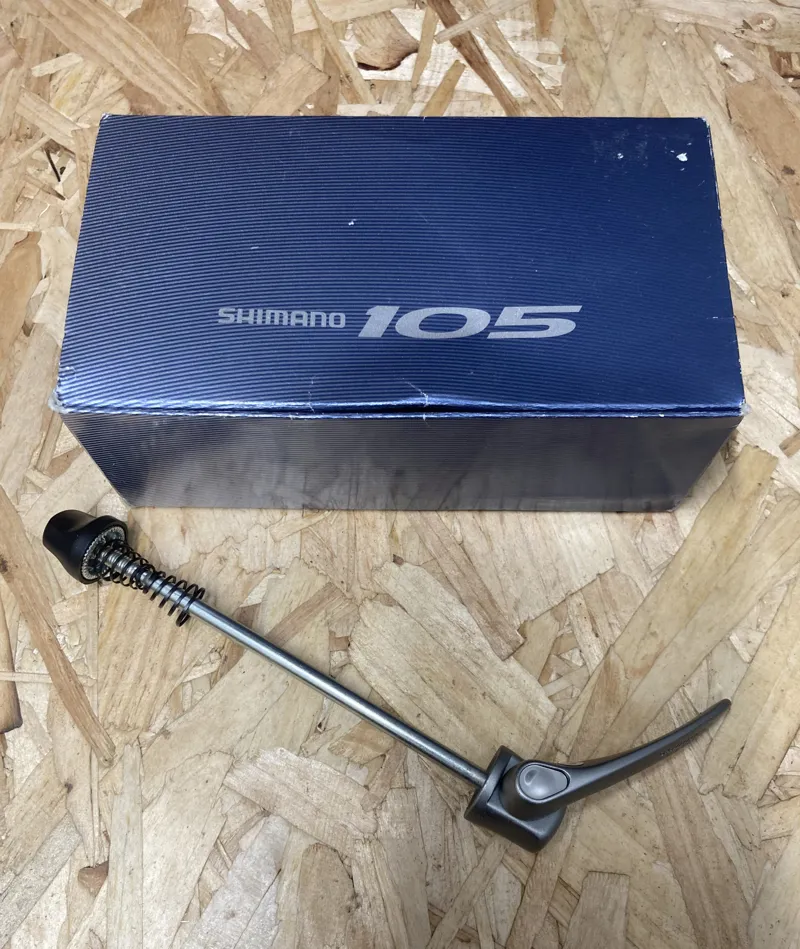 Shimano 105 HB-5600QR Front Hub 32H Retro NOS in Silver-2