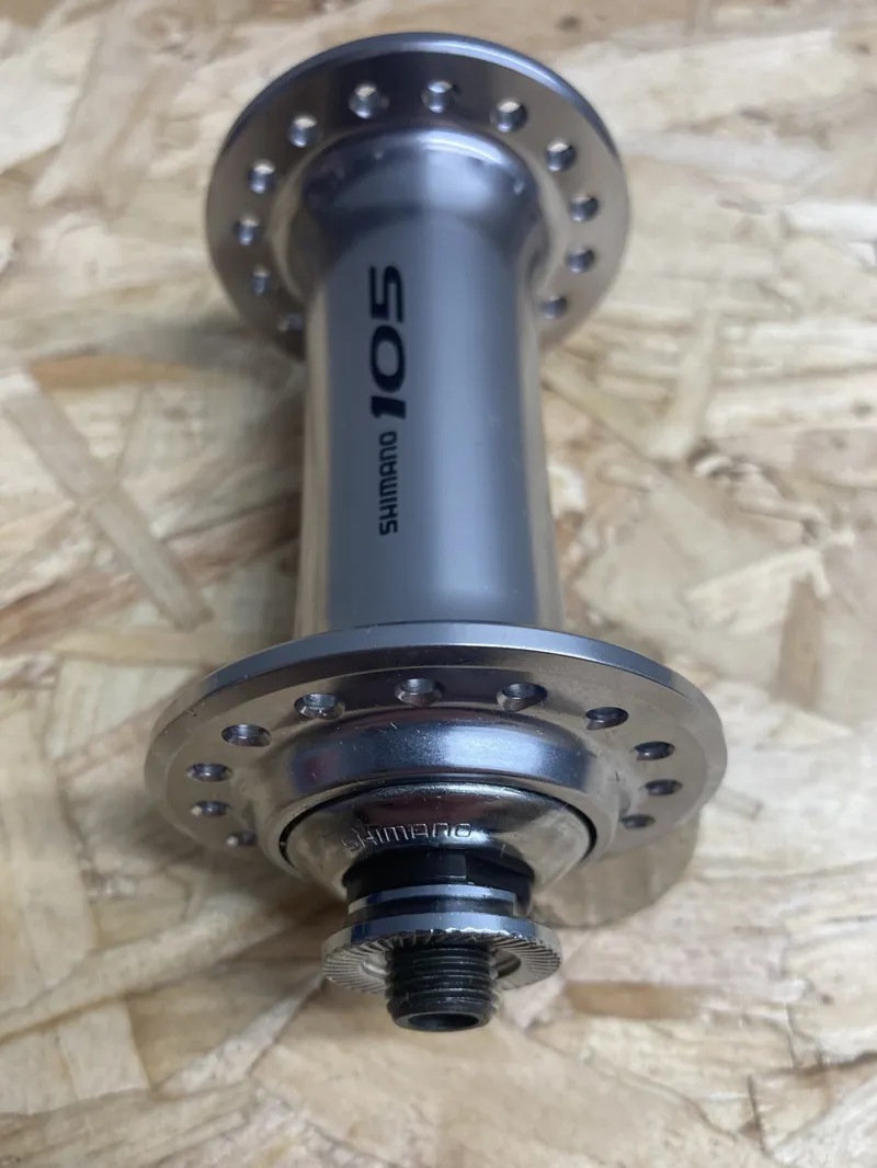 Shimano 105 HB-5600QR Front Hub 32H Retro NOS in Silver-1