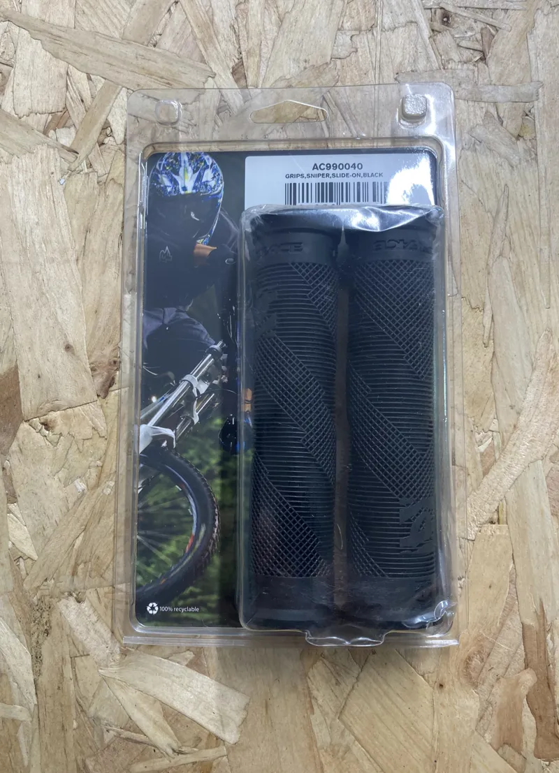 Race Face Sniper Slide-On Grips in Black-1
