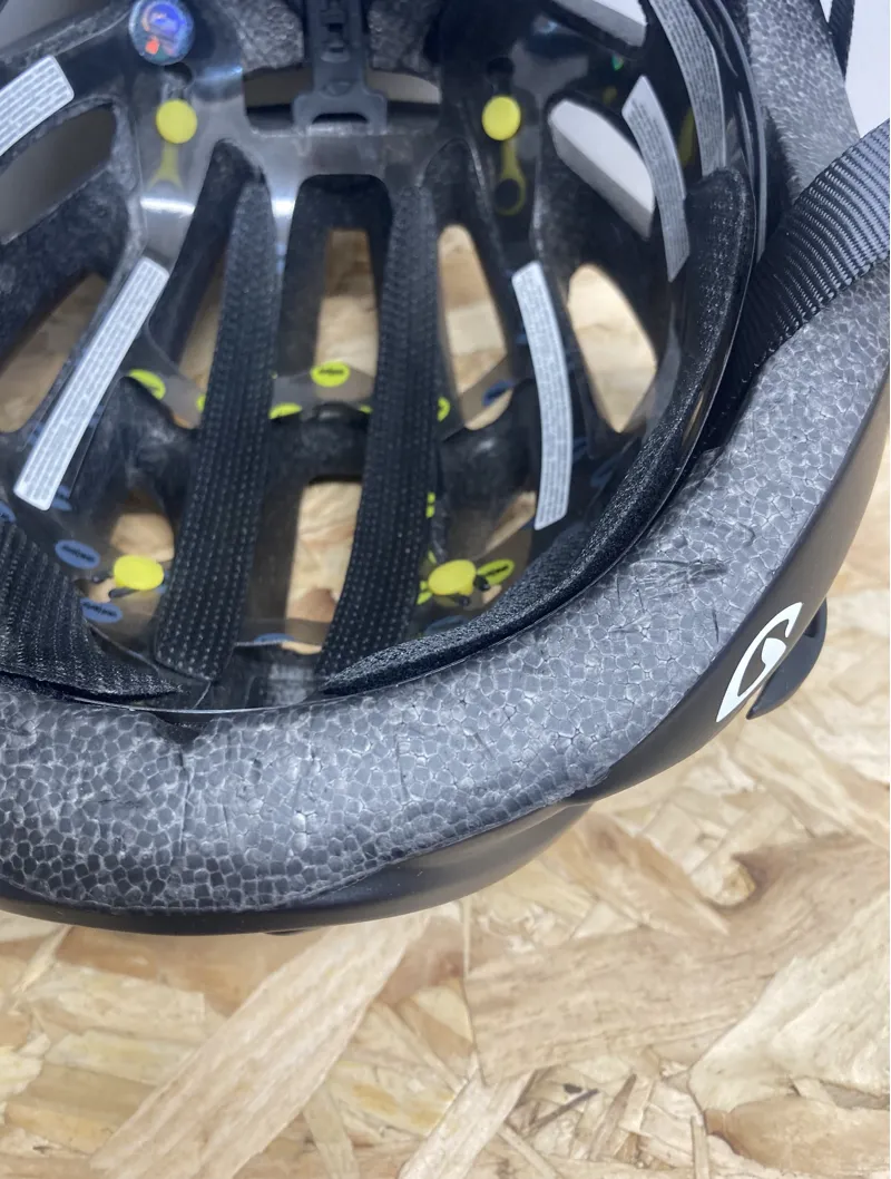 Giro Foray MIPS Road Helmet 2017 59-63 Ex Display in Black/White-3