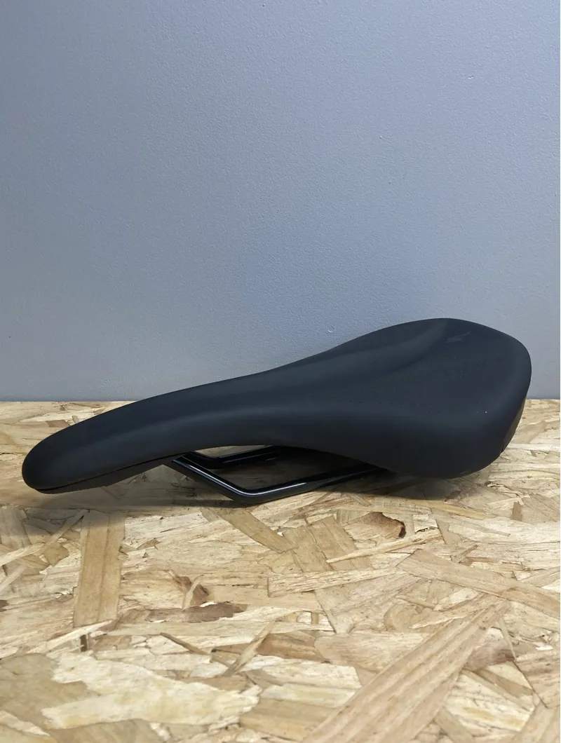 Specialized Body Geometry Bridge Sport Saddle Steel Rails 143mm Grade B in Black-2