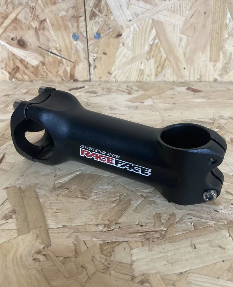 Race Face Deus XC Stem 31.8/100mm 6 Degree Rise in Black-2