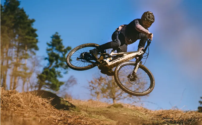 Whyte Kado RS Electric Mountain Bike in Dune Tan Yellow / Black-4