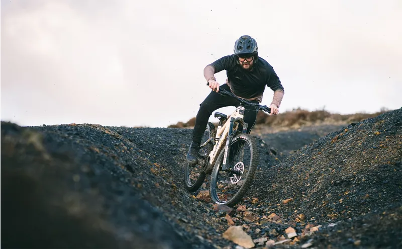 Whyte Kado RS Electric Mountain Bike in Dune Tan Yellow / Black-2