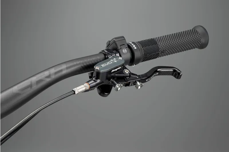 Whyte Bikes Kado Works MTB in Gunmetal Black-2