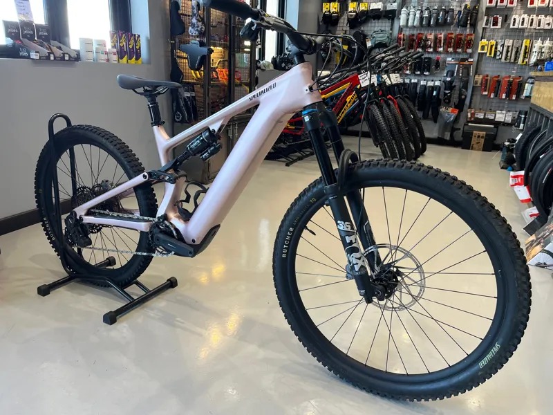 Specialized Turbo Levo 4 Comp Carbon S4 Ex-Demo in Champagne/Obsidian-1