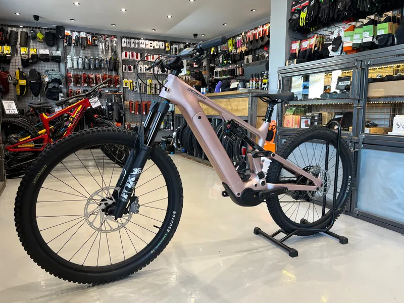 Specialized Turbo Levo 4 Comp Carbon S4 Ex-Demo in Champagne/Obsidian-3
