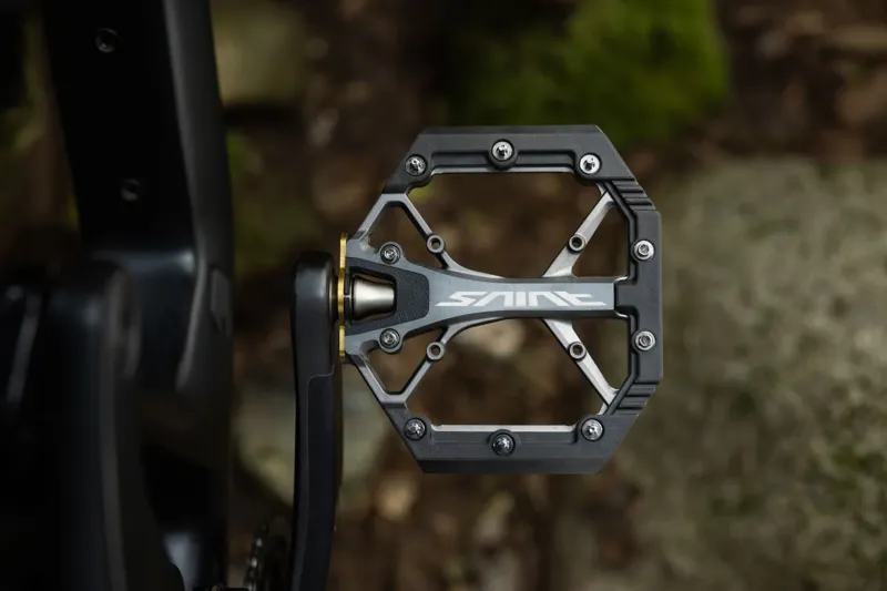 Shimano Saint PDG8040 Flat Pedals in Black-4