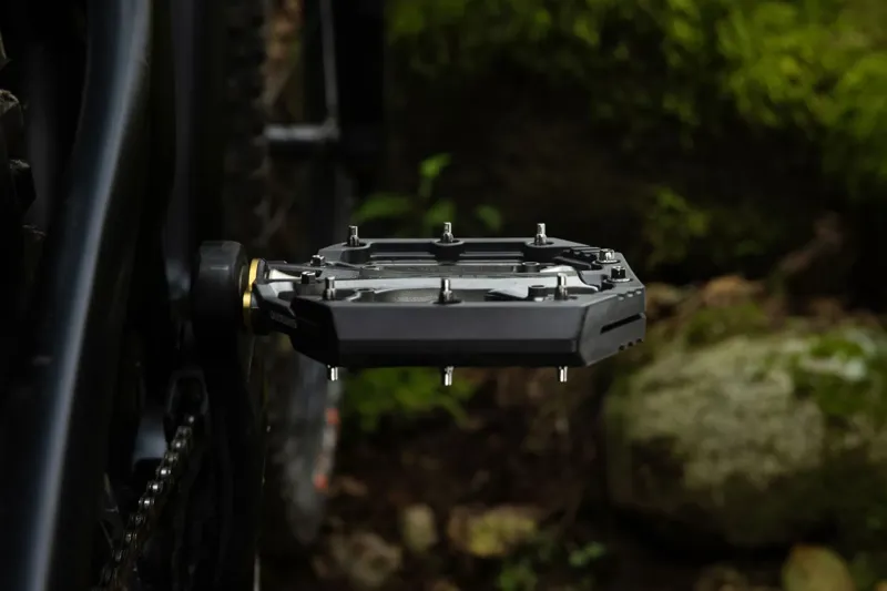 Shimano Saint PDG8040 Flat Pedals in Black-8