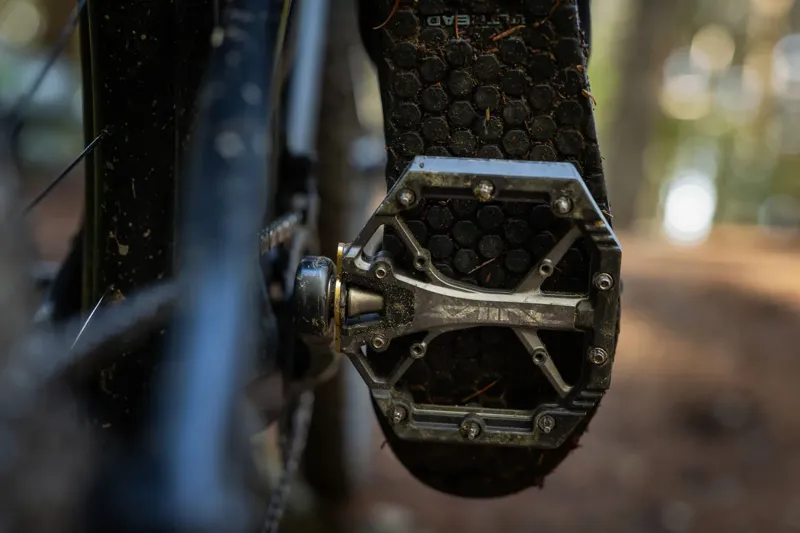 Shimano Saint PDG8040 Flat Pedals in Black-7